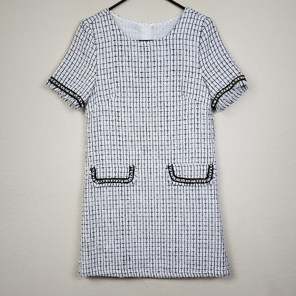 Elegant White and Black XS Sparkling Tweed Dress - Picture 10 of 17
